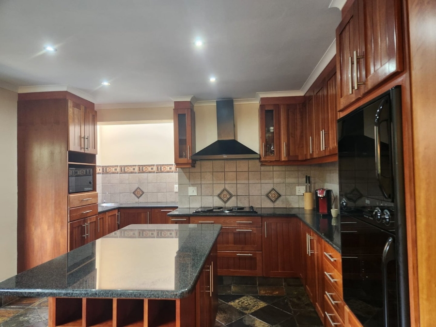 5 Bedroom Property for Sale in Fernridge Western Cape